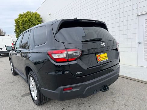 Used 2023 Honda Pilot LX image 4