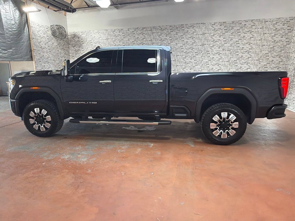 Used 2025 GMC Sierra 2500 Denali AWD/4WD image 4
