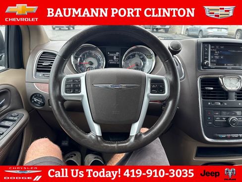 Used 2013 Chrysler Town & Country Touring FWD image 14