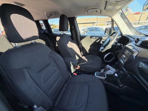 Used 2018 Jeep Renegade Altitude FWD image 13