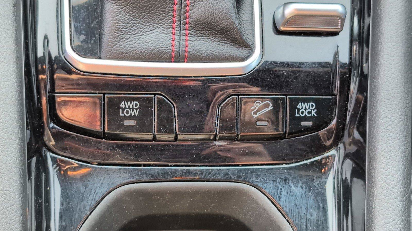 Used 2025 Jeep Compass Trailhawk AWD/4WD image 25