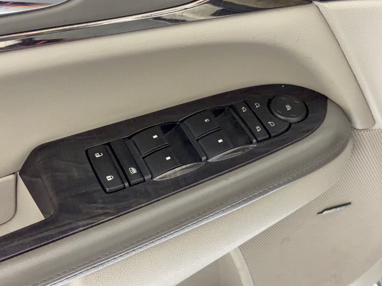 Used 2016 Buick Enclave Premium w/ Experience Buick Package FWD image 15