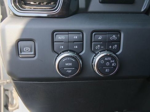 Used 2024 GMC Sierra 2500 AT4 w/ Technology Package AWD/4WD image 22
