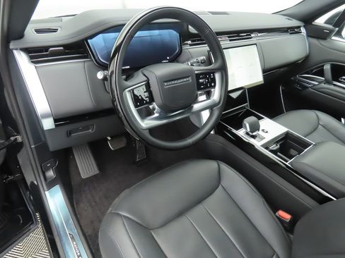 Certified 2025 Land Rover Range Rover Long Wheelbase SE image 9