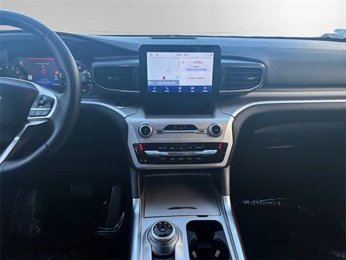 Used 2022 Ford Explorer XLT w/ Equipment Group 202A image 11