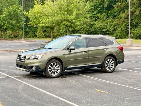 Used 2017 Subaru Outback 2.5i Touring w/ Popular Package #5A AWD/4WD image 2