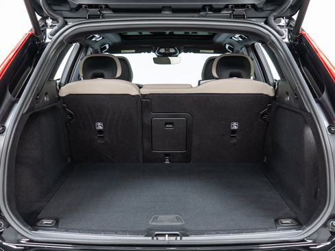 New 2026 Volvo XC60 B5 Core AWD/4WD image 10