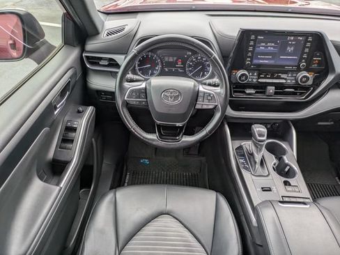 Used 2021 Toyota Highlander XSE FWD image 17
