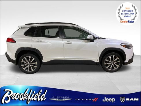 Used 2022 Toyota Corolla Cross XLE image 7