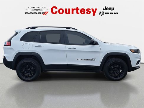Certified 2022 Jeep Cherokee Latitude w/ Sun & Sound Group image 4
