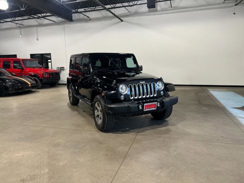 Used 2017 Jeep Wrangler Unlimited Sahara w/ Max Tow Package AWD/4WD image 1