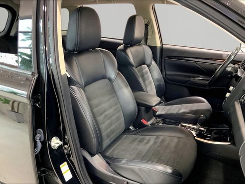Used 2020 Mitsubishi Outlander SE FWD image 19