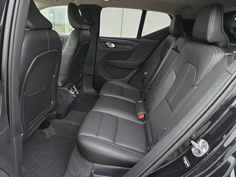 Certified 2025 Volvo XC40 B5 Core image 8