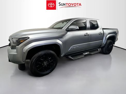 Used 2025 Toyota Tacoma SR5 RWD image 9