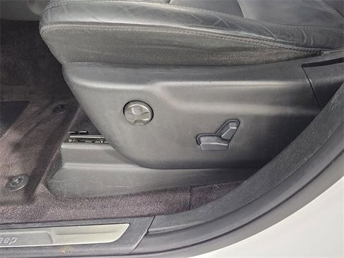 Used 2018 Jeep Grand Cherokee Limited image 17