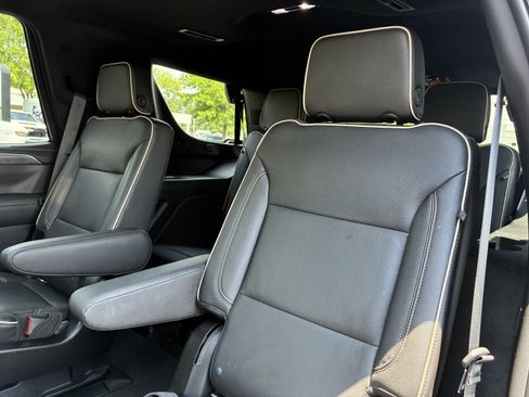 Used 2021 GMC Yukon SLT w/ SLT Premium Package AWD/4WD image 14