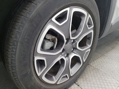 Used 2017 Jeep Renegade Limited image 31