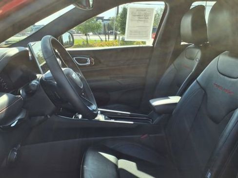 Used 2025 Jeep Compass Trailhawk image 13