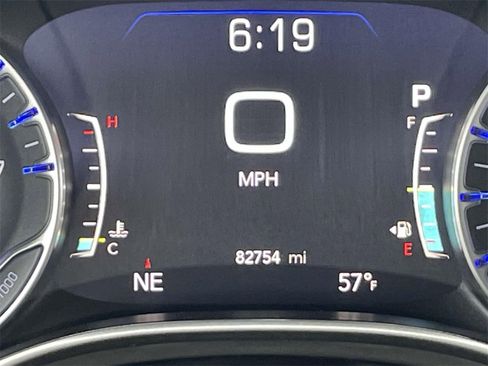 Used 2023 Chrysler Pacifica Touring-L image 24