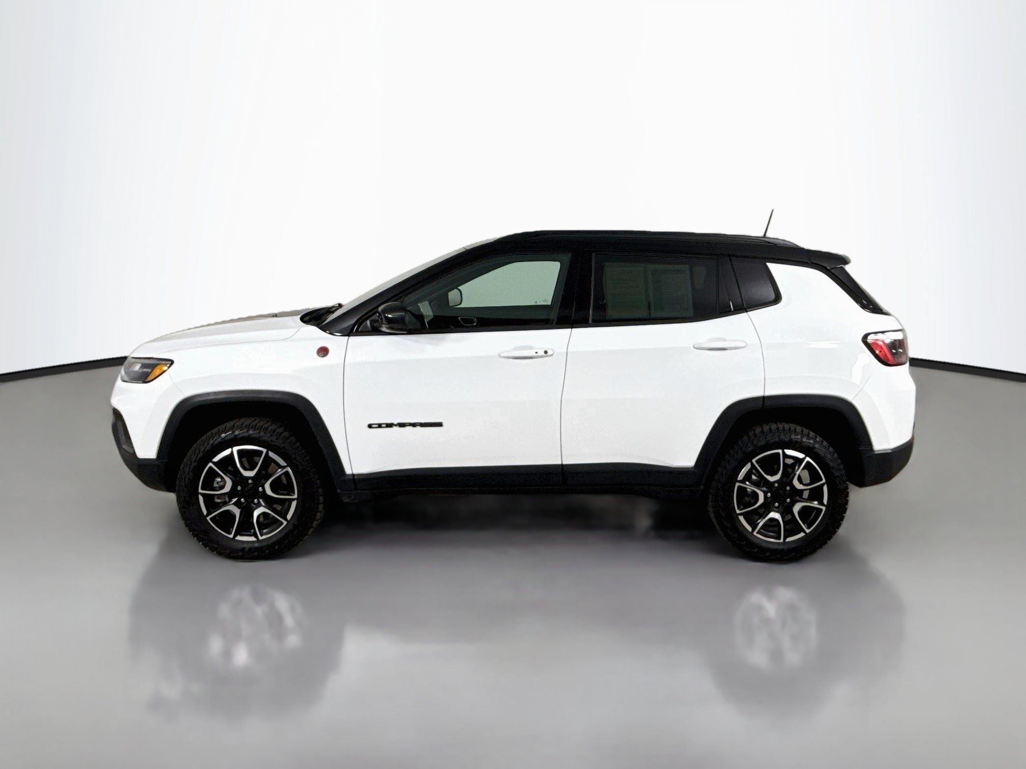 Used 2024 Jeep Compass Trailhawk AWD/4WD image 4