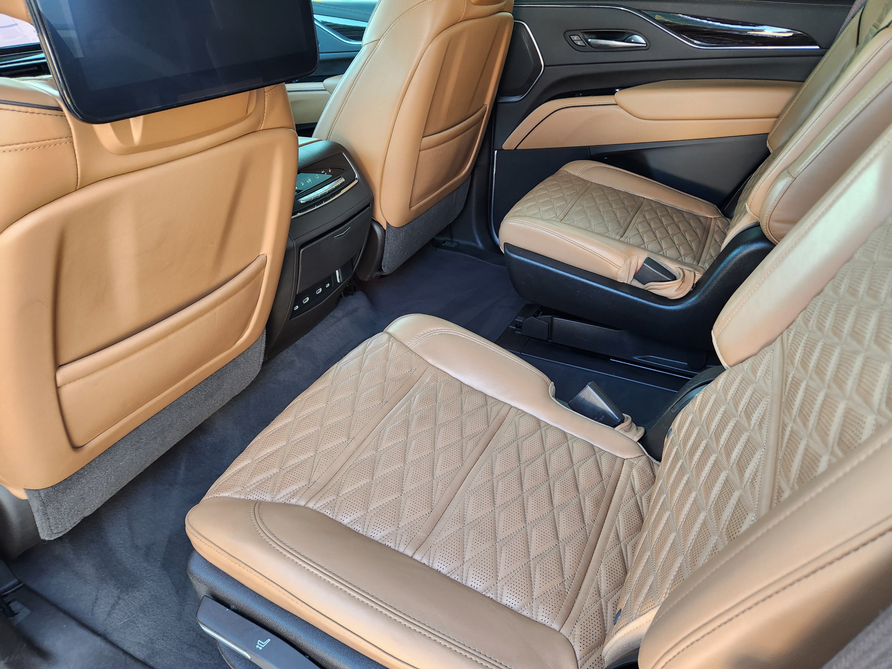 Used 2021 Cadillac Escalade Sport w/ Driver Assist Tech Package AWD/4WD image 28