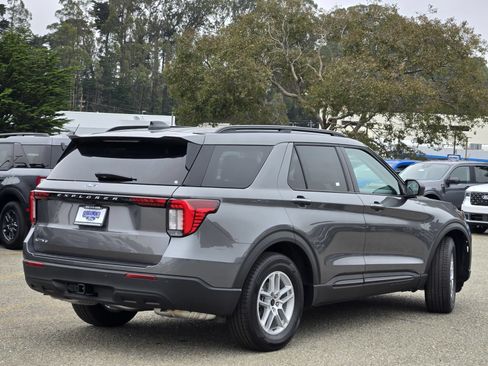 New 2026 Ford Explorer Active RWD image 4