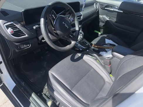 Used 2024 Kia Seltos EX image 5