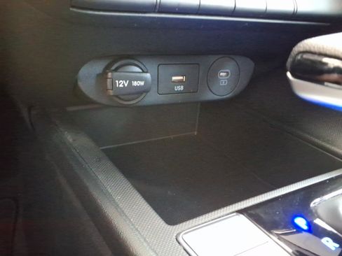 Used 2025 Hyundai Elantra Hybrid FWD image 21