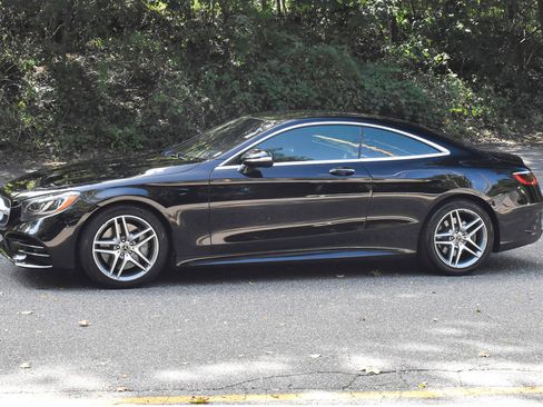 Used 2020 Mercedes-Benz S 560 4MATIC Coupe w/ AMG Line Exterior image 3
