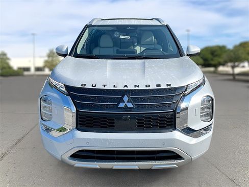 New 2025 Mitsubishi Outlander SEL image 2