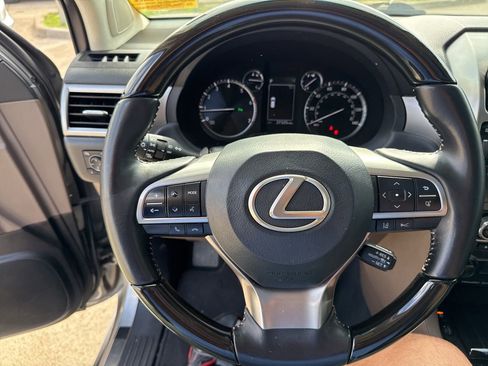 Used 2022 Lexus GX 460 Premium w/ Accessory Package image 22