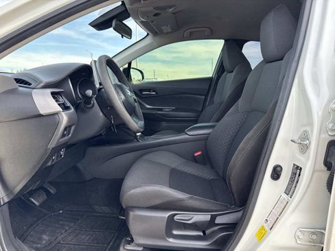 Used 2020 Toyota C-HR LE image 21