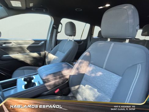 Used 2025 GMC Acadia Elevation image 25