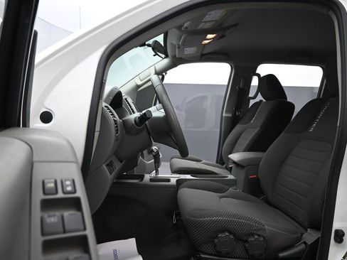 Used 2019 Nissan Frontier Desert Runner RWD image 5