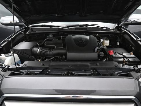 Certified 2022 Toyota Tacoma Limited AWD/4WD image 36