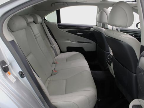 Used 2016 Lexus LS 460 image 44