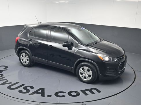 Used 2018 Chevrolet Trax LS image 31