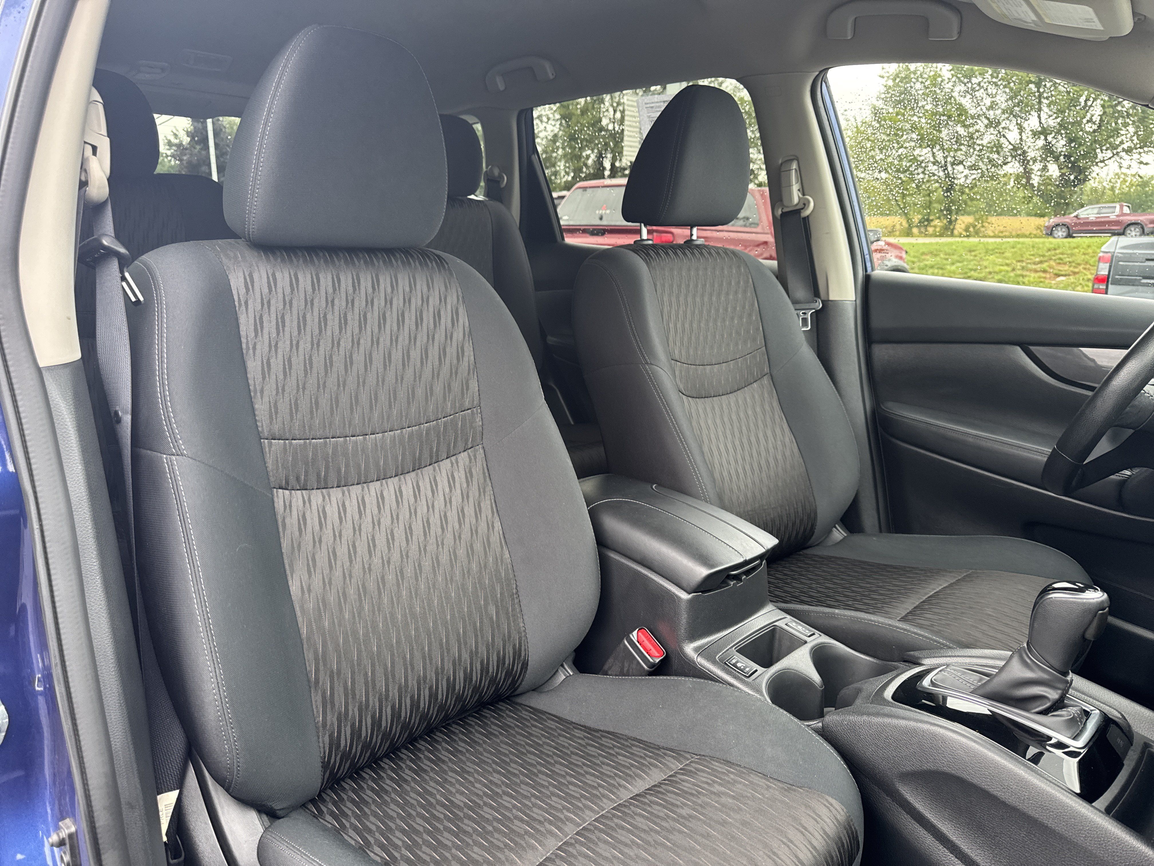 Used 2018 Nissan Rogue SV w/ Premium Package AWD/4WD image 16