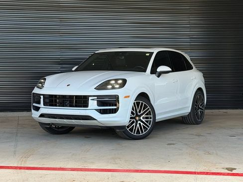 Certified 2024 Porsche Cayenne AWD/4WD image 1