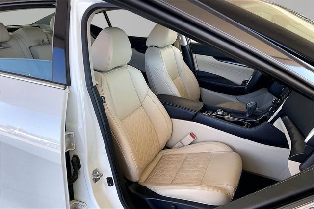 Used 2021 Nissan Maxima Platinum w/ Sport Mat Group FWD image 20