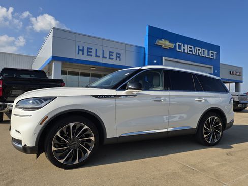 Used 2022 Lincoln Aviator Reserve w/ Equipment Group 201A AWD/4WD image 3