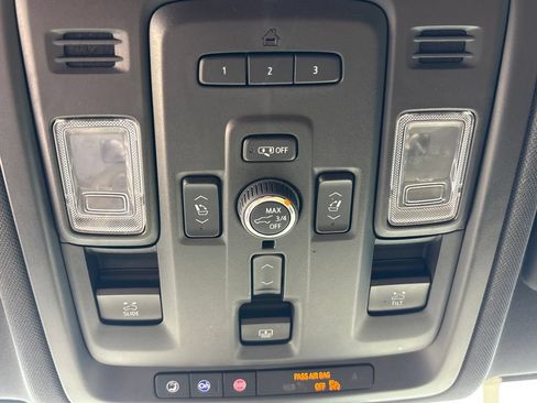 Used 2023 Chevrolet Tahoe Premier AWD/4WD image 38