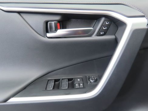 Used 2025 Toyota RAV4 Limited image 21