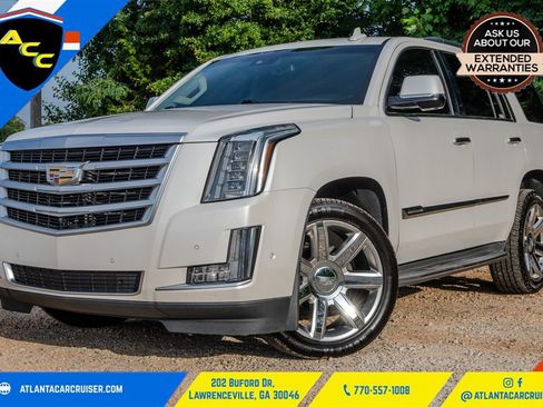 Used 2017 Cadillac Escalade Luxury RWD image 1