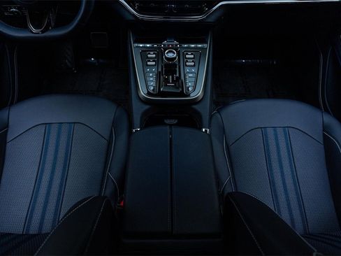 Used 2025 Aston Martin DBX 707 image 47