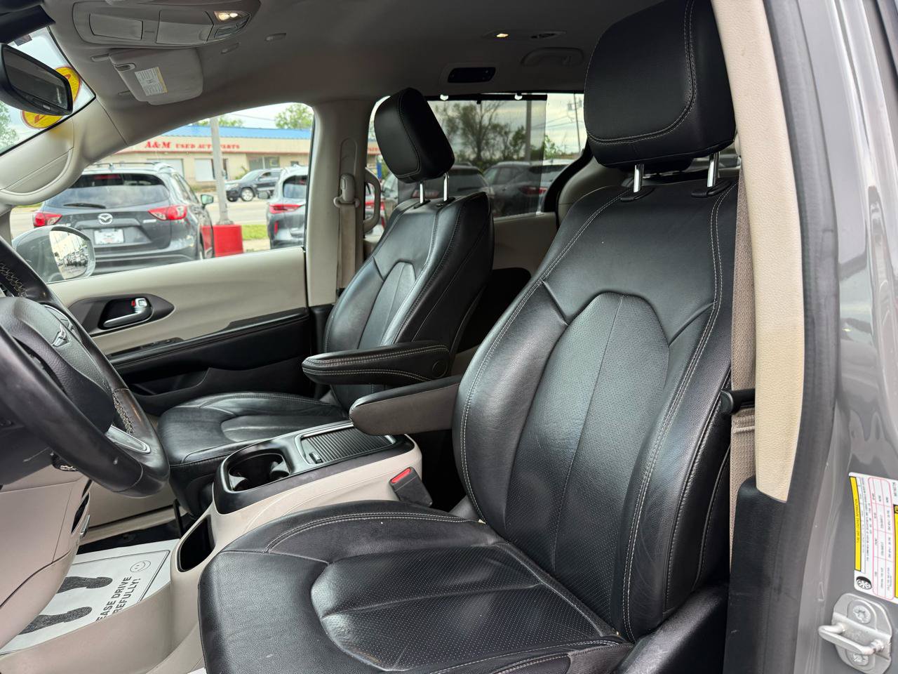 Used 2022 Chrysler Pacifica Touring-L FWD image 9