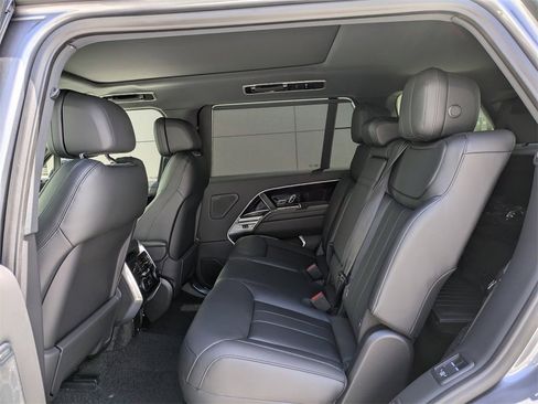 New 2025 Land Rover Range Rover Long Wheelbase SE image 14