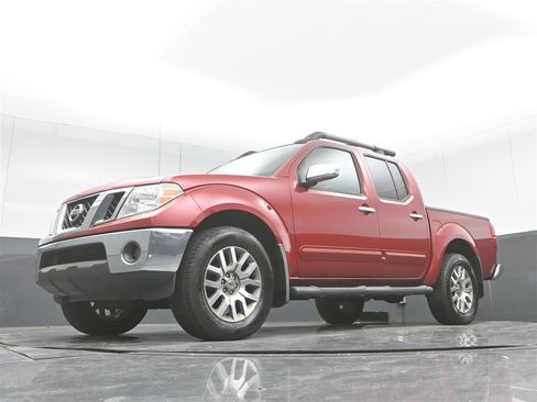 Used 2012 Nissan Frontier SL image 28