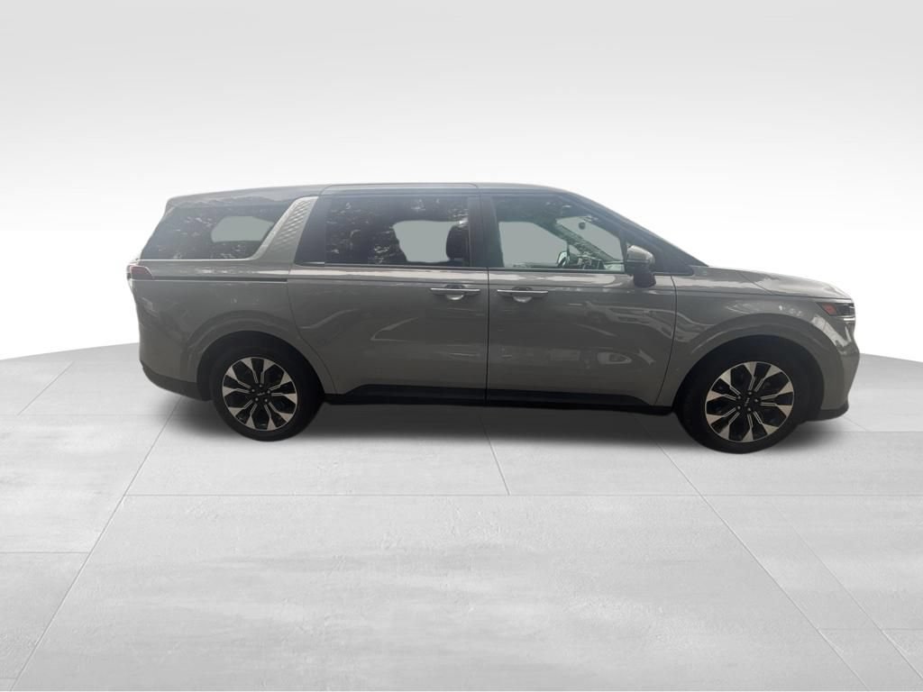 Used 2024 Kia Carnival EX FWD image 8