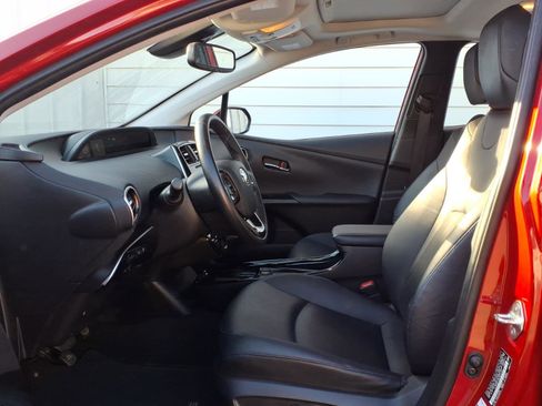 Used 2019 Toyota Prius XLE w/ Advanced Technology Package image 8